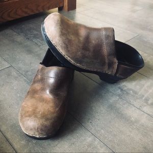 Dansko leather cloggs- barely worn!